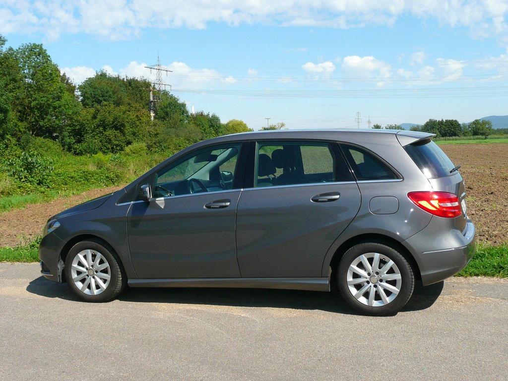 Mercedes-Benz B 180