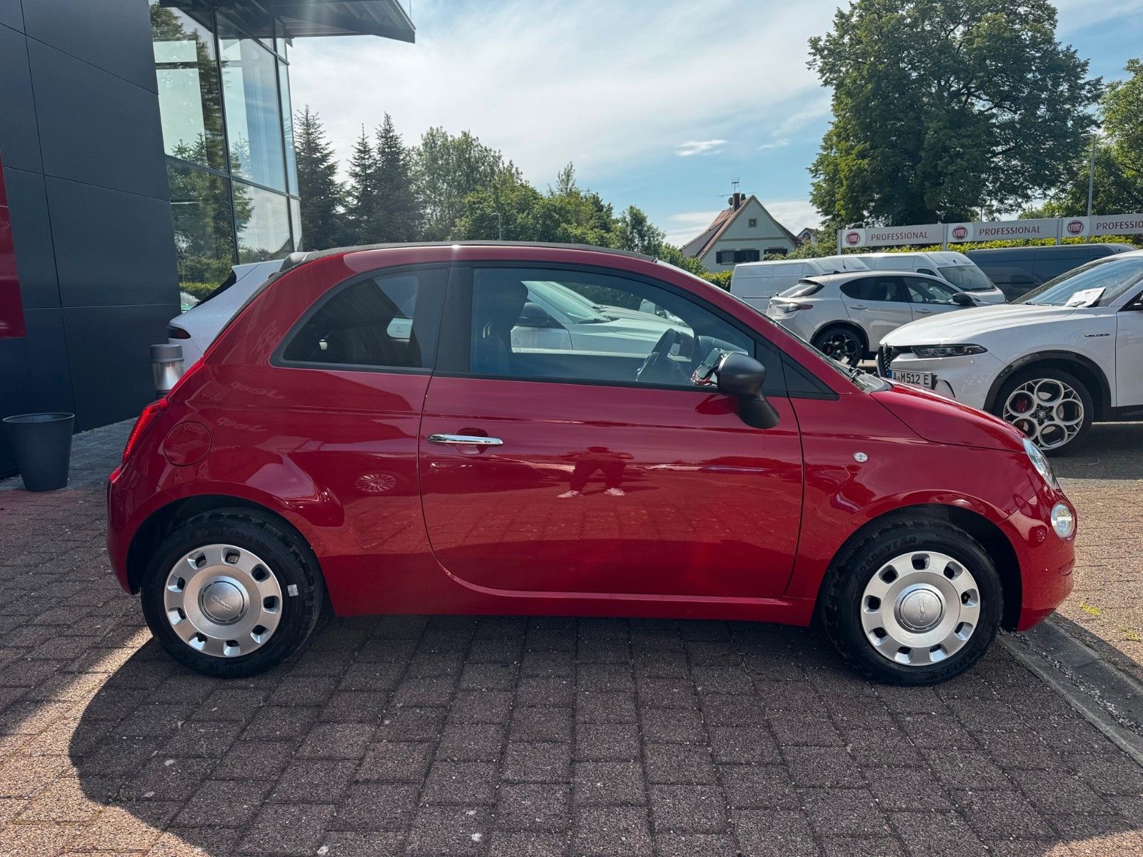 Fahrzeugabbildung Fiat 500C Carplay Tempomat Klima Tageszulassung Rot