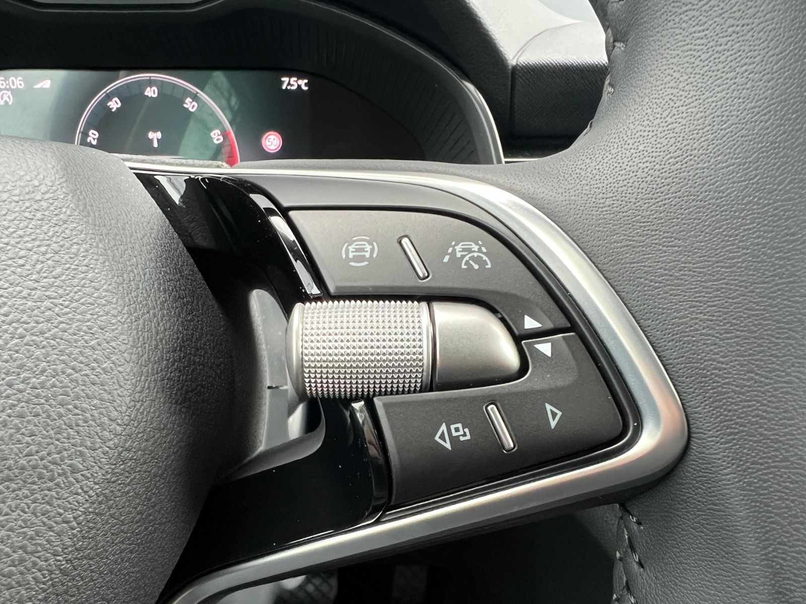 Fahrzeugabbildung SKODA Kamiq Tour 1.0 TSI DSG *AHK, ACC, 17"-LM*