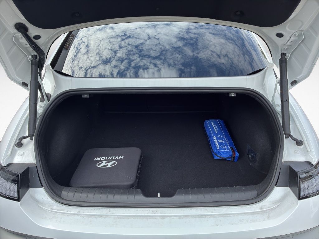 Fahrzeugabbildung Hyundai IONIQ 6 EV FL UNIQ Glas-Schiebedach 20-Zoll-LM