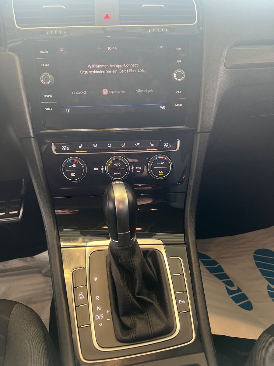 Fahrzeugabbildung Volkswagen Golf VII Lim. 1.5 TSI DSG Join R line *ACC*