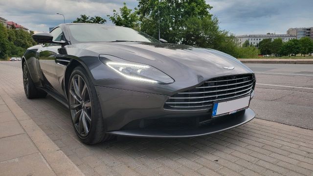 Aston Martin DB11