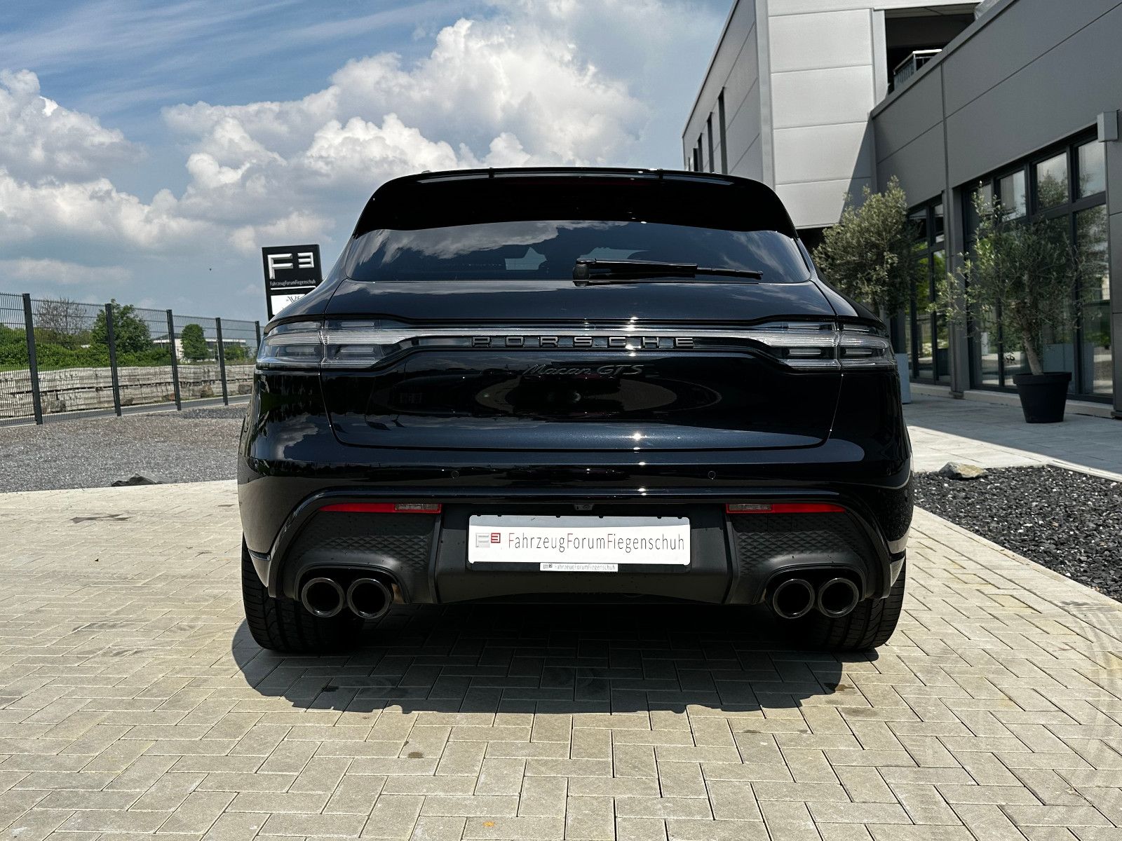 Fahrzeugabbildung Porsche Macan GTS STHZ, AHK, Pano, LED, 18-Wege, 21´´