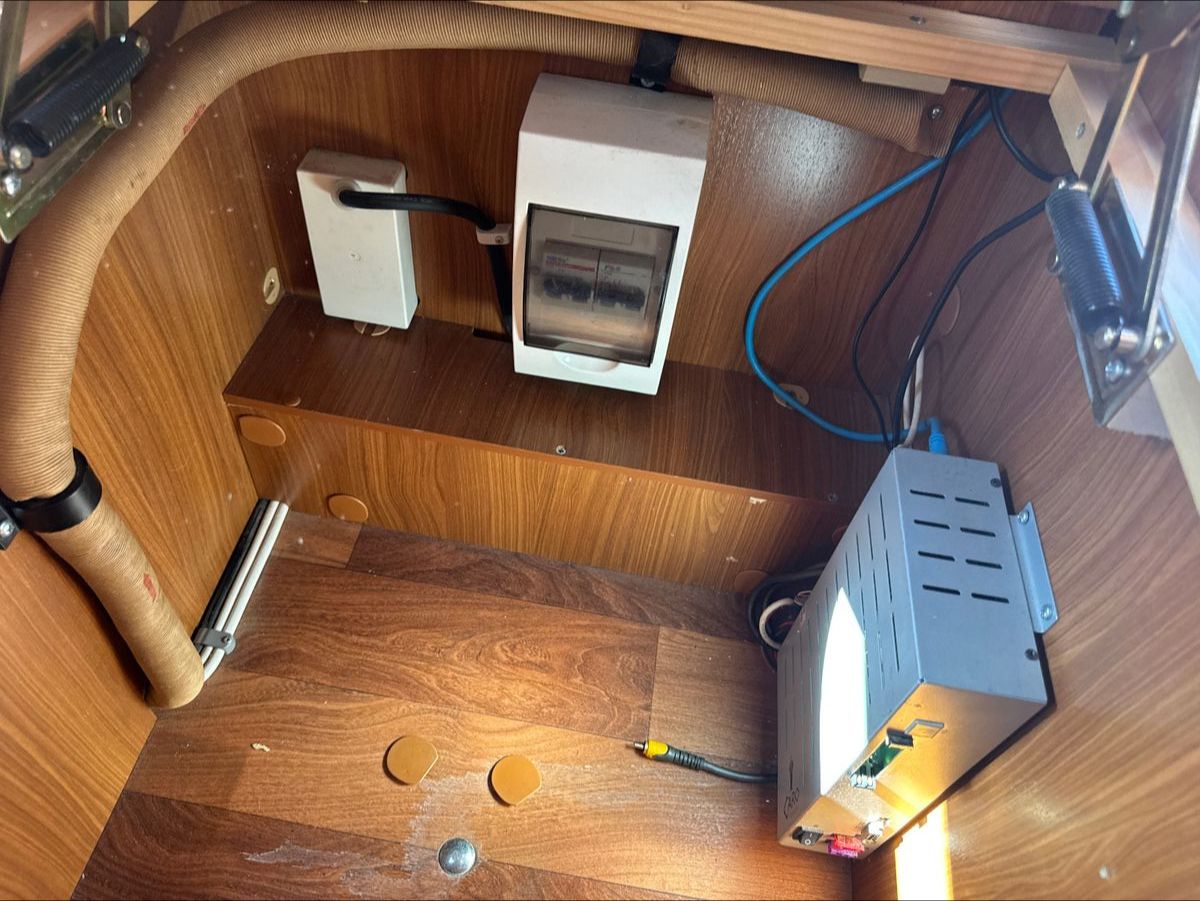 Fahrzeugabbildung Dethleffs GLOBEBUS T 004 FIAT KAMERA SAT TV LUFTFEDERUNG