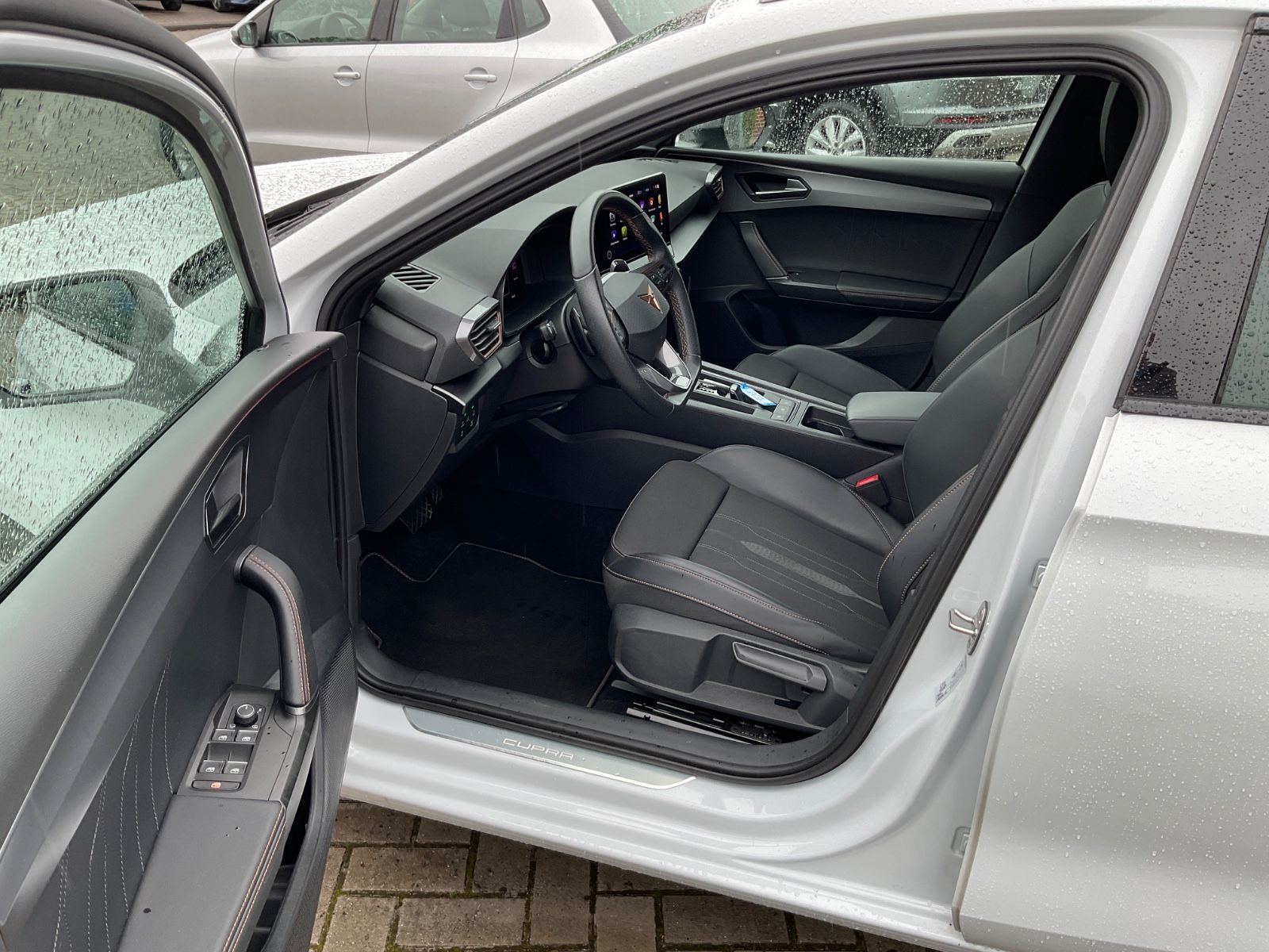 Fahrzeugabbildung CUPRA Leon Sportstourer 1.5 eTSI DSG,Kamera,18,LED