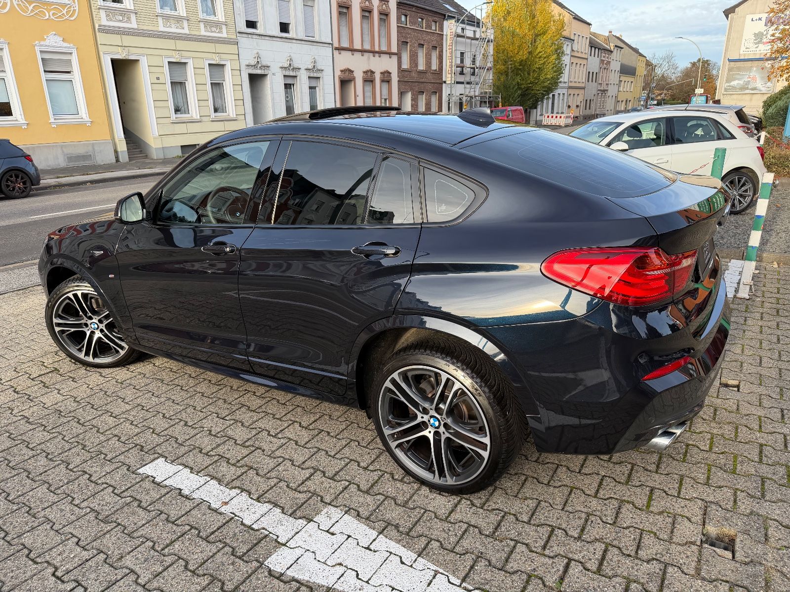 Fahrzeugabbildung BMW X4 xDrive 35 d M SPORT STANDHEIZUNG AHK SD LED