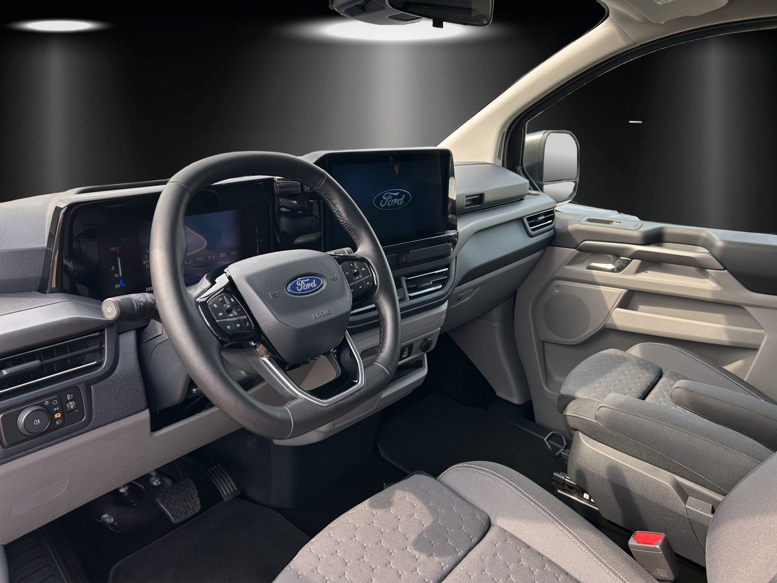 Fahrzeugabbildung Ford Tourneo Custom Titanium 320 L2 EcoBlue Automatik