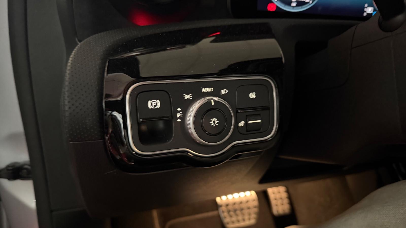 Mercedes-Benz A-Class d AMG LINE WIDESCREEN*AMBIENTE*NIGHT*LED, миниатюра 19