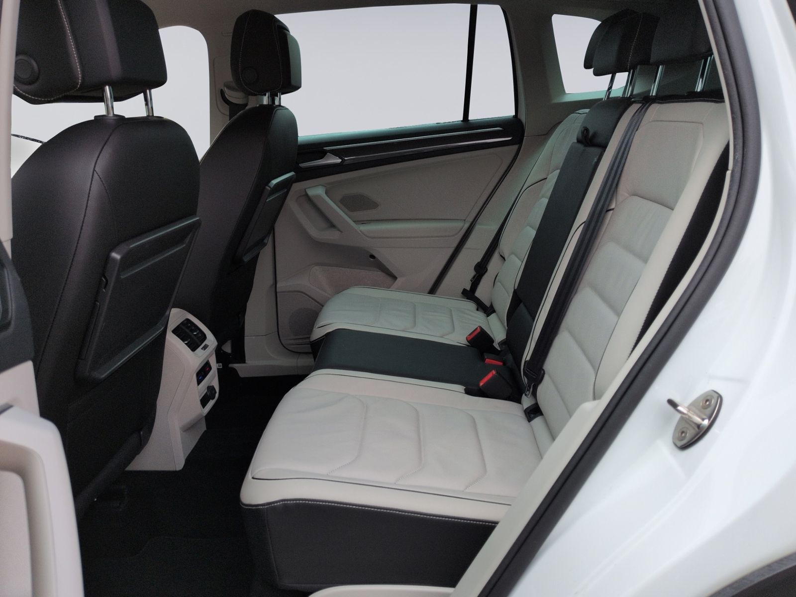 Tiguan 2.0 TDI DSG 4M Highline AHK+PANO+Head-UP