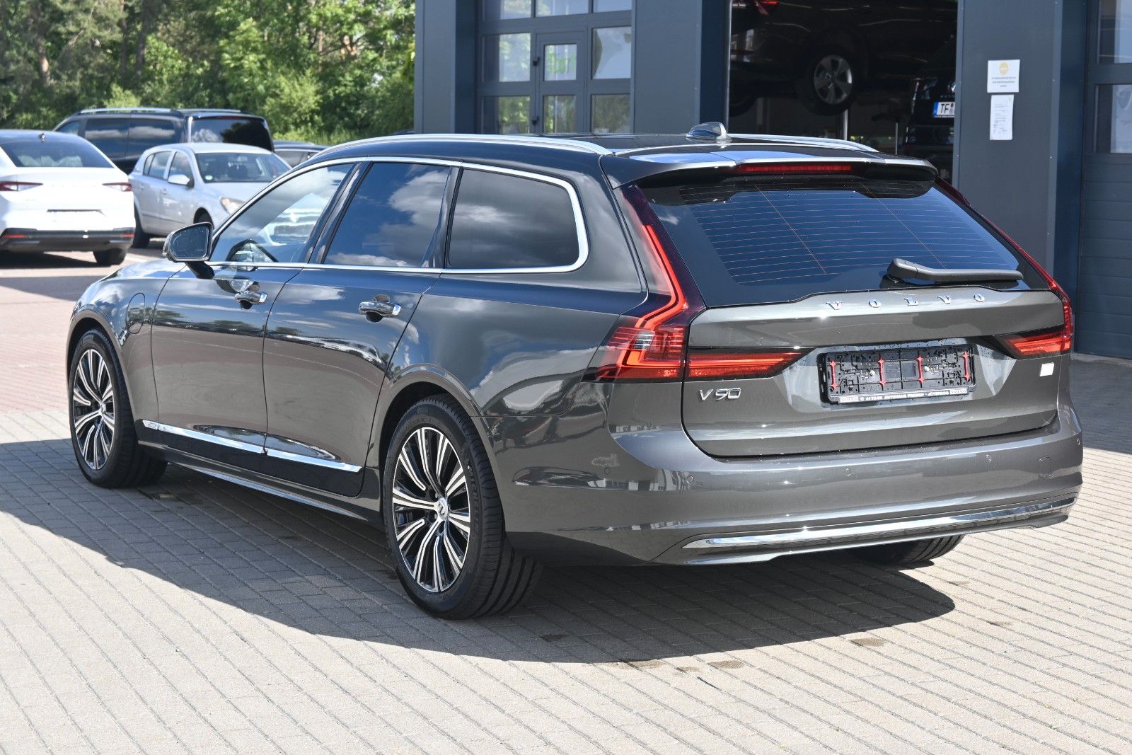 Fahrzeugabbildung Volvo V90 T8 AWD Recharge Inscription*PANO*360*H&K*HUD