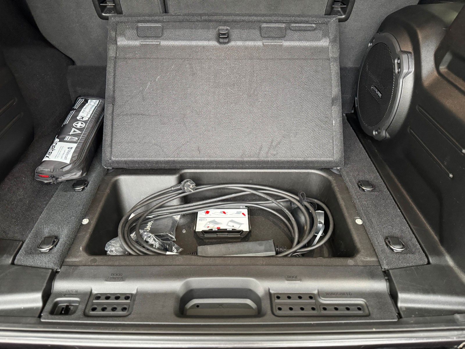 Fahrzeugabbildung Jeep Wrangler Unlimited 2.0 4xe Rubicon "DUAL-TOP"