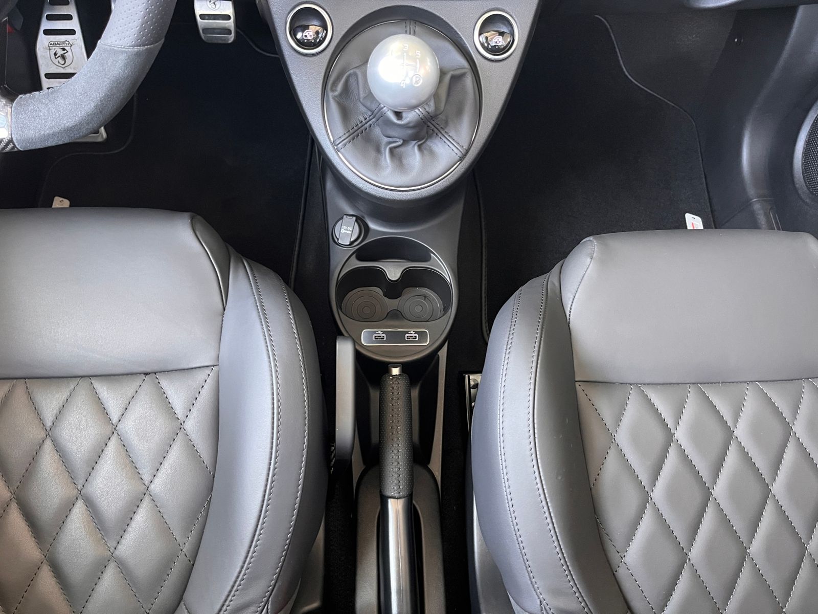 Fahrzeugabbildung Abarth 695C Turismo  LEDER NAV DAB PDC