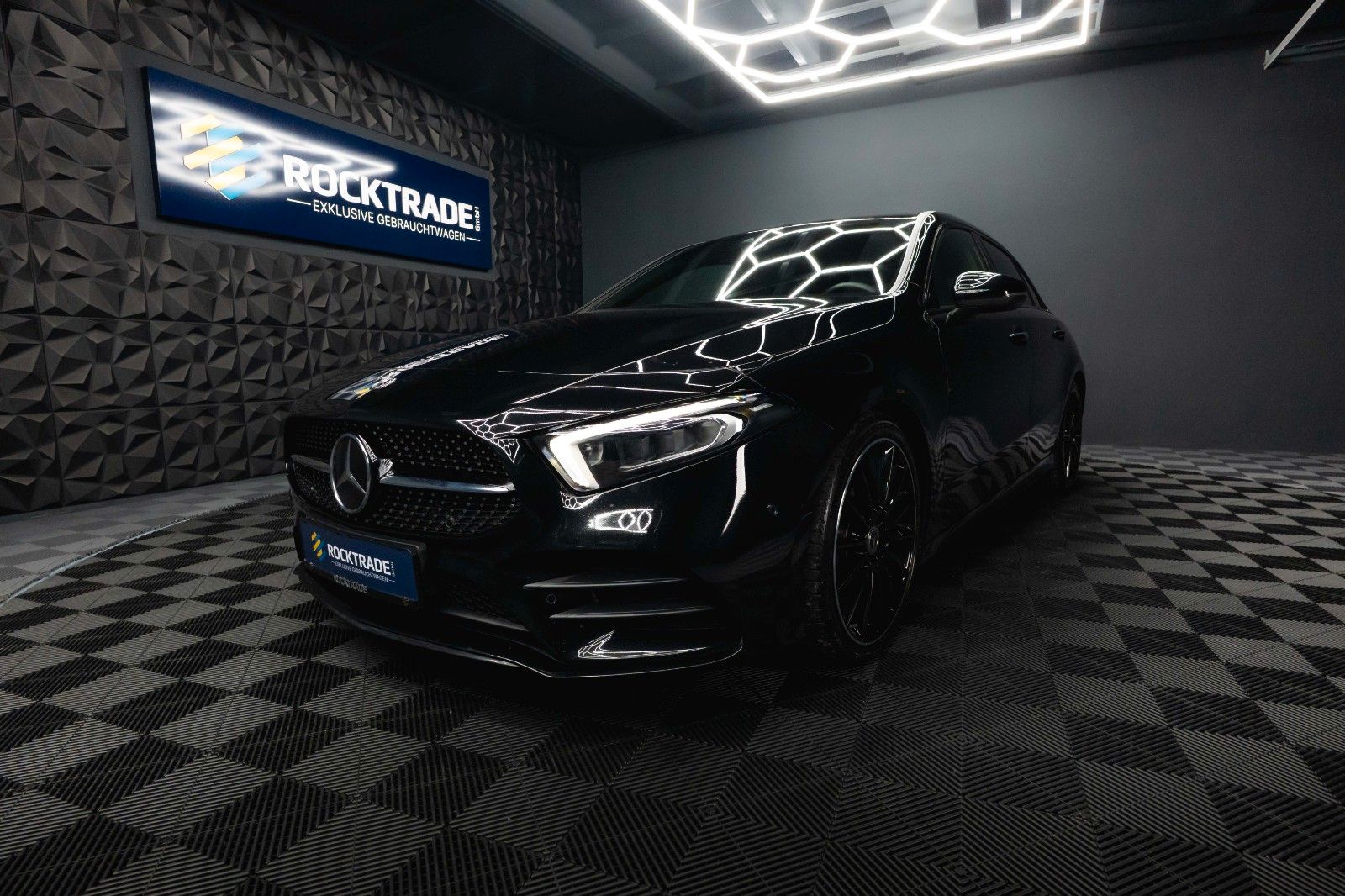 Fahrzeugabbildung Mercedes-Benz A 250 AMG Line Night-Paket *ACC*Head Up*DAB*19%*