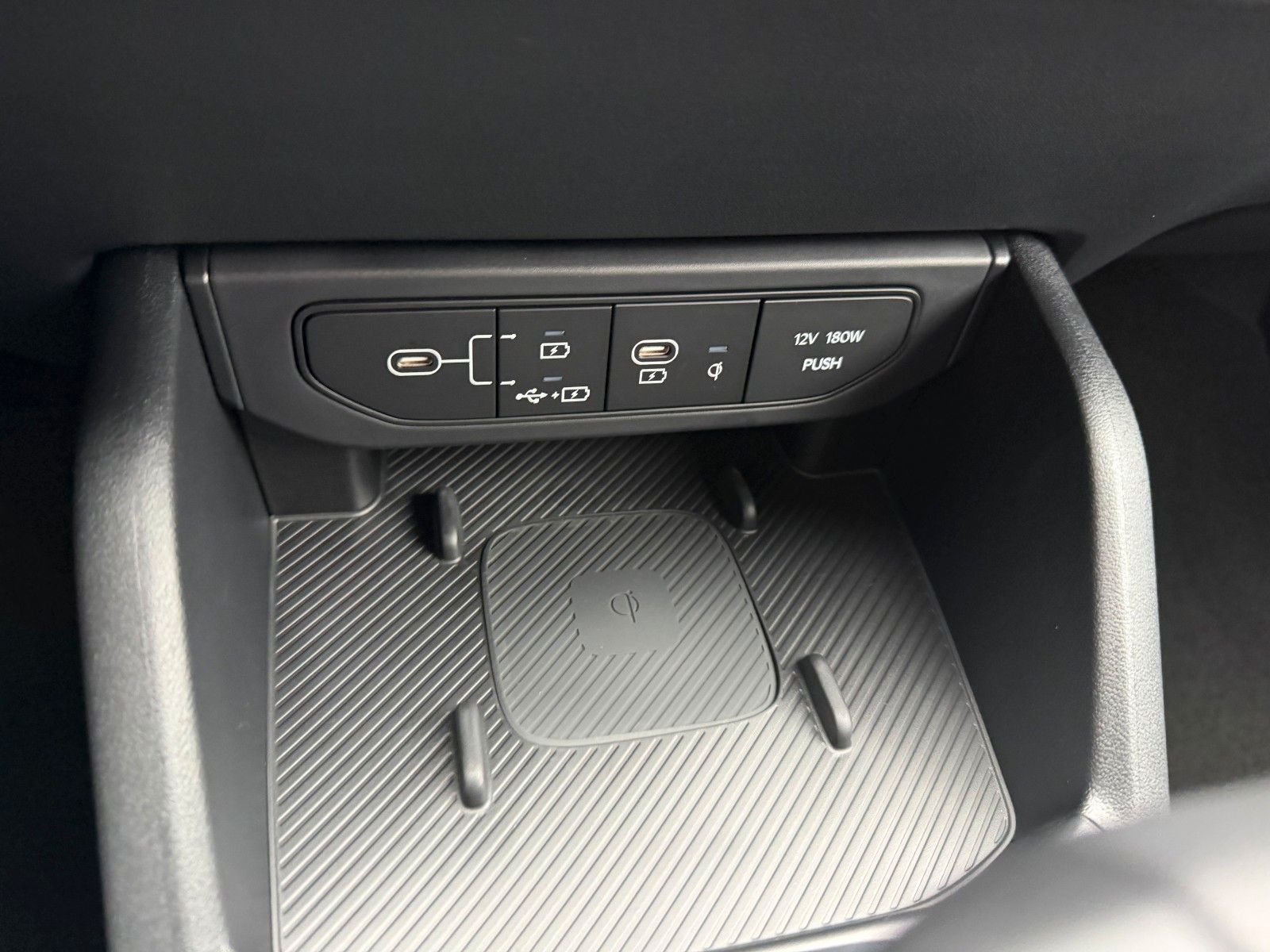 Fahrzeugabbildung Kia K4 Sportswagon 1.6 T-GDI 110kW DCT Spirit DWP SD