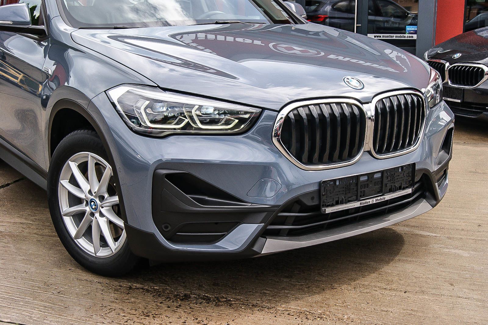 Fahrzeugabbildung BMW X1 xDrive 25e Advantage STORM BAY INDIVIDUAL LED