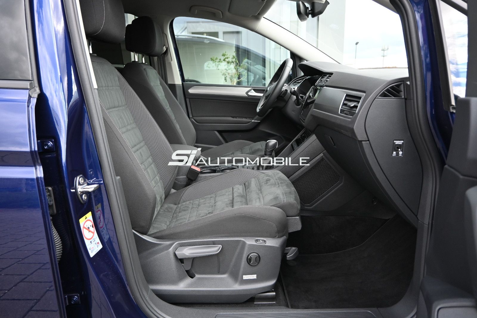 Fahrzeugabbildung Volkswagen Touran 1.5 TSI DSG °ACC°AHK°DYNAUD.°ERGO°STANDHZ