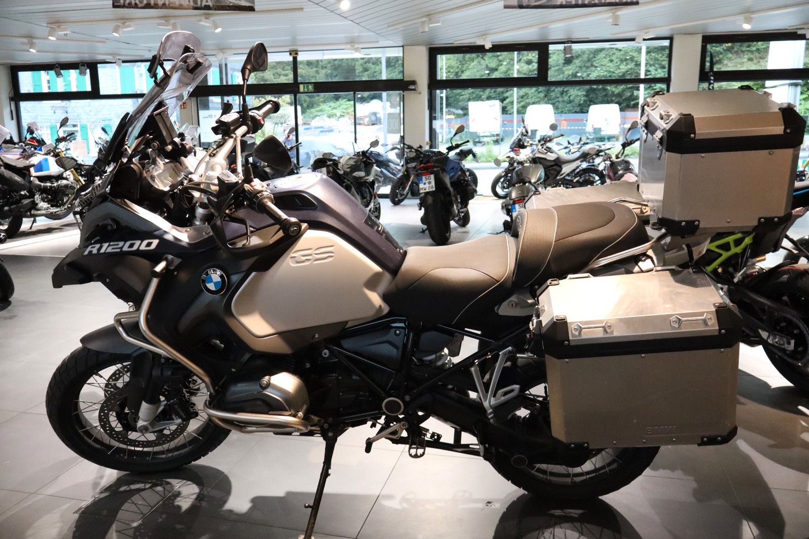 Fahrzeugabbildung BMW R1200GS ADV mit Alukoffer & Topcase
