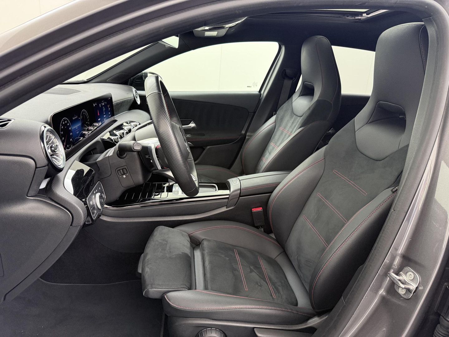 Mercedes-Benz A 250 e AMG Line | Panorama - Schiebedach | AHK imagem 2