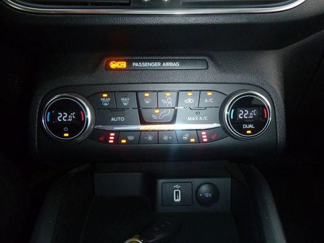 Fahrzeugabbildung Ford Focus ACTIVE 1,5 EcoB >AUT/NAV/LED/PAN/Headup<