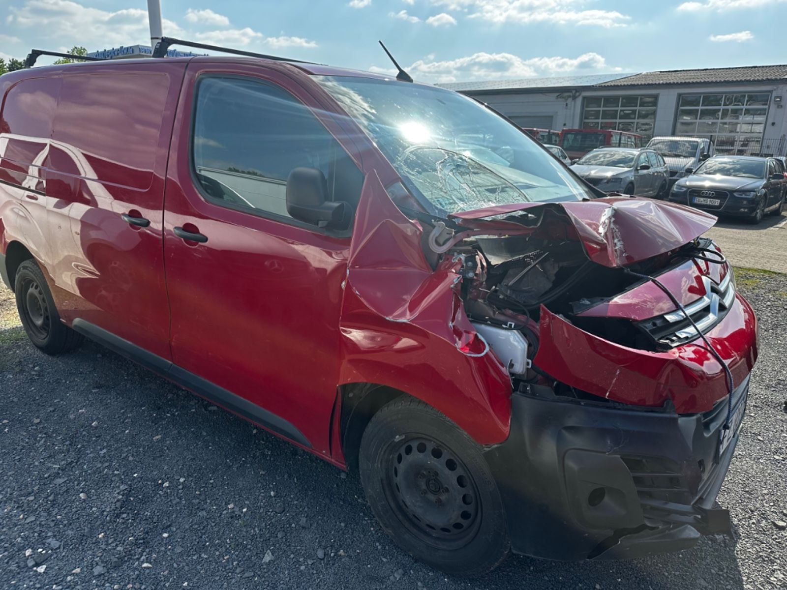 Fahrzeugabbildung Citroën Jumpy Kasten Business Unfall Motor läuft