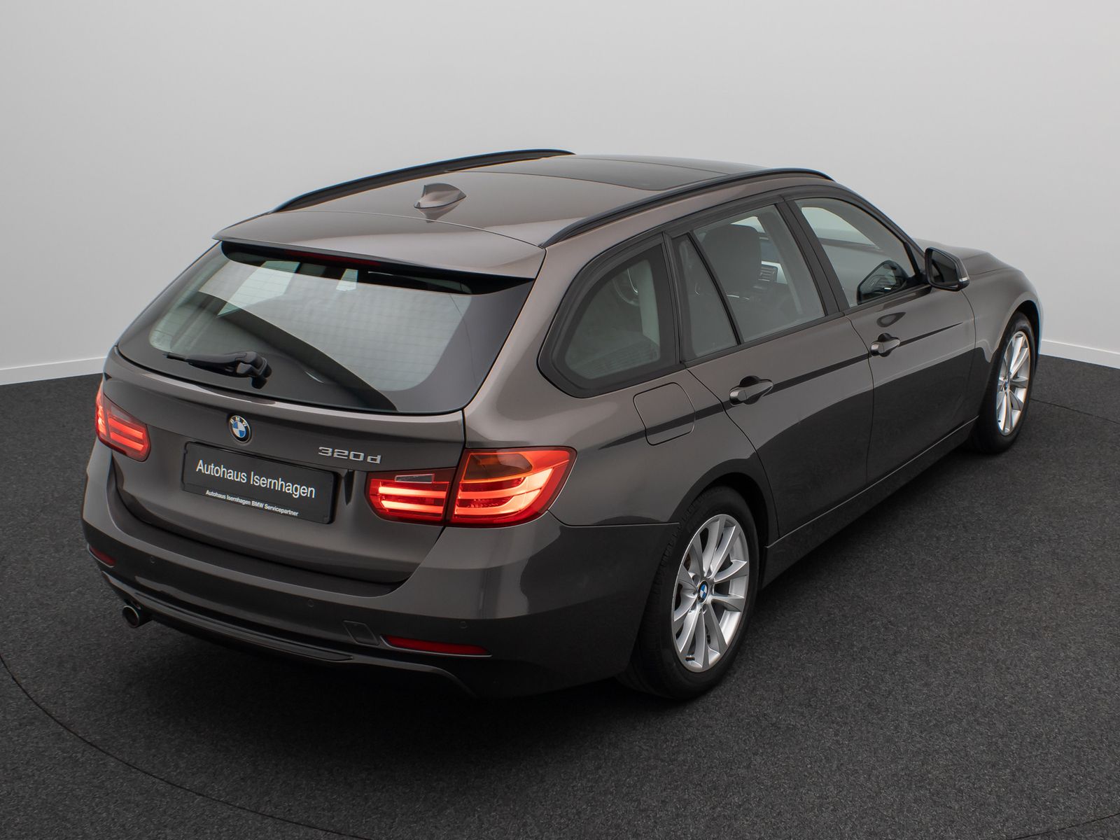 Fahrzeugabbildung BMW 320d GeschwindigReg HUD HiFi Xenon AHK Panorama