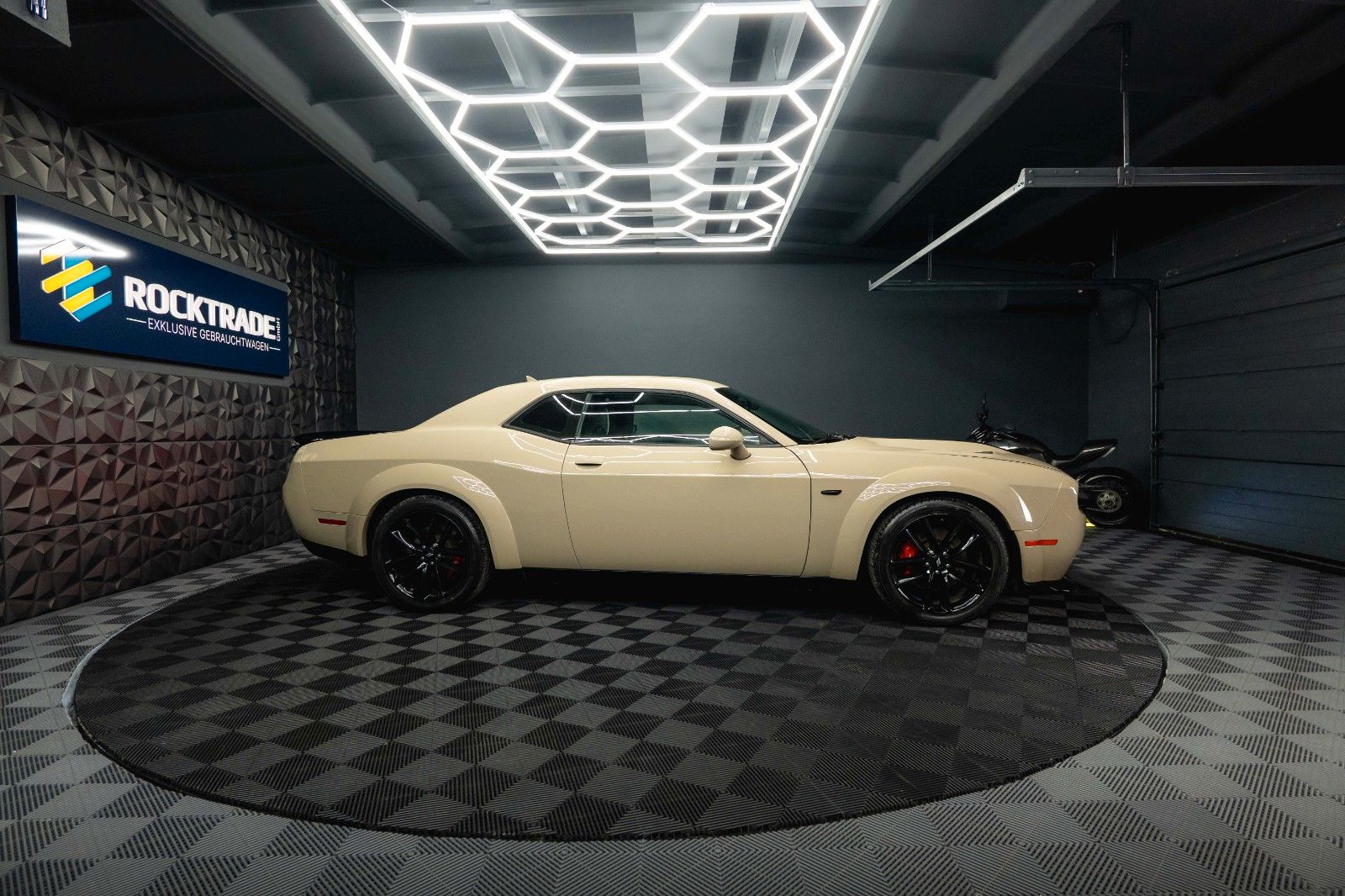 Fahrzeugabbildung Dodge Challenger 6.4 V8 SRT 392 R/T SCAT PACK WIDEBODY