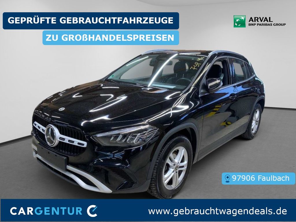 Mercedes-Benz GLA 180 — hlavná fotografia