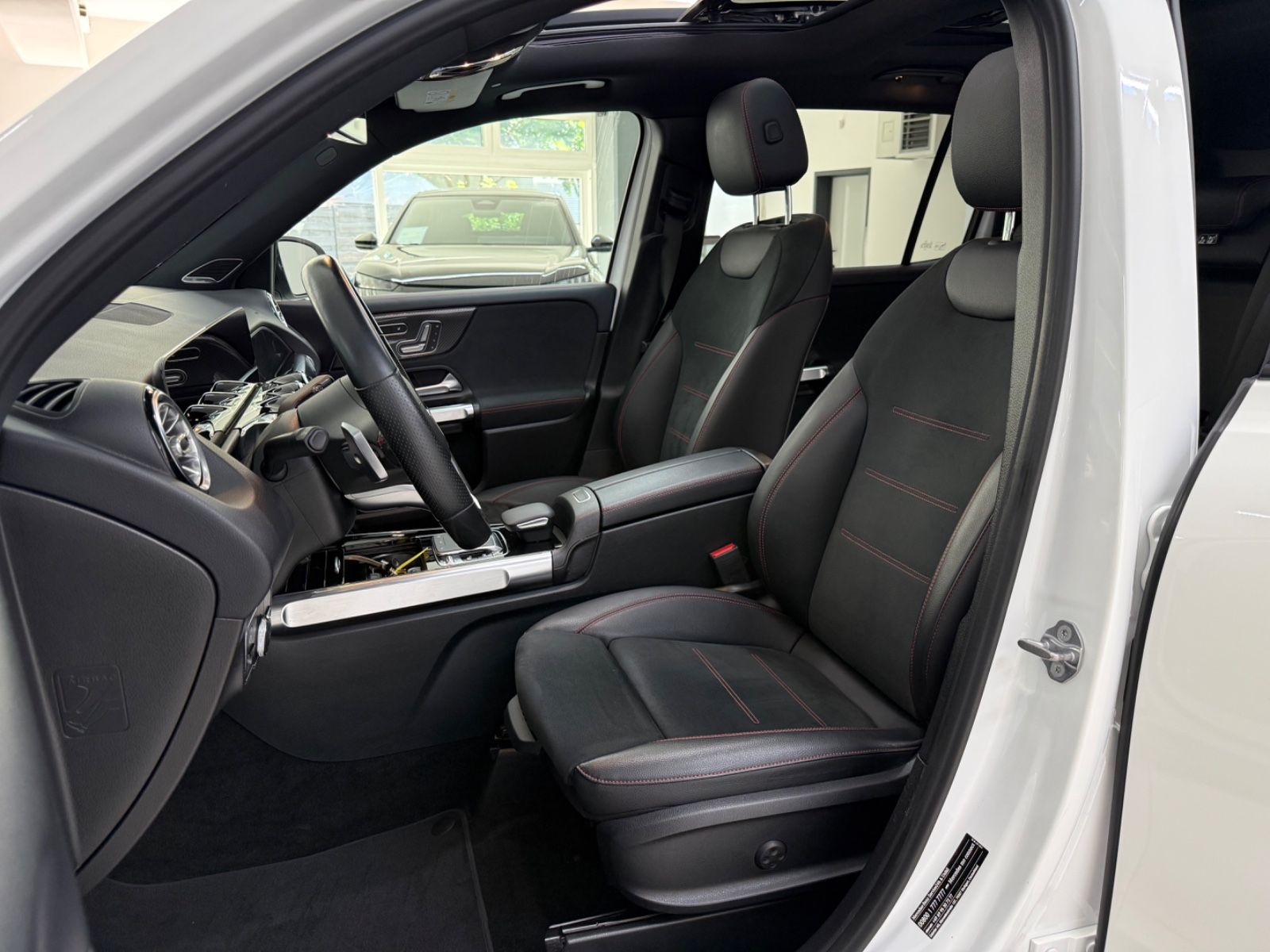 Mercedes-Benz GLB 250 4M AMG Line Pano Night Memory 360° foto 14
