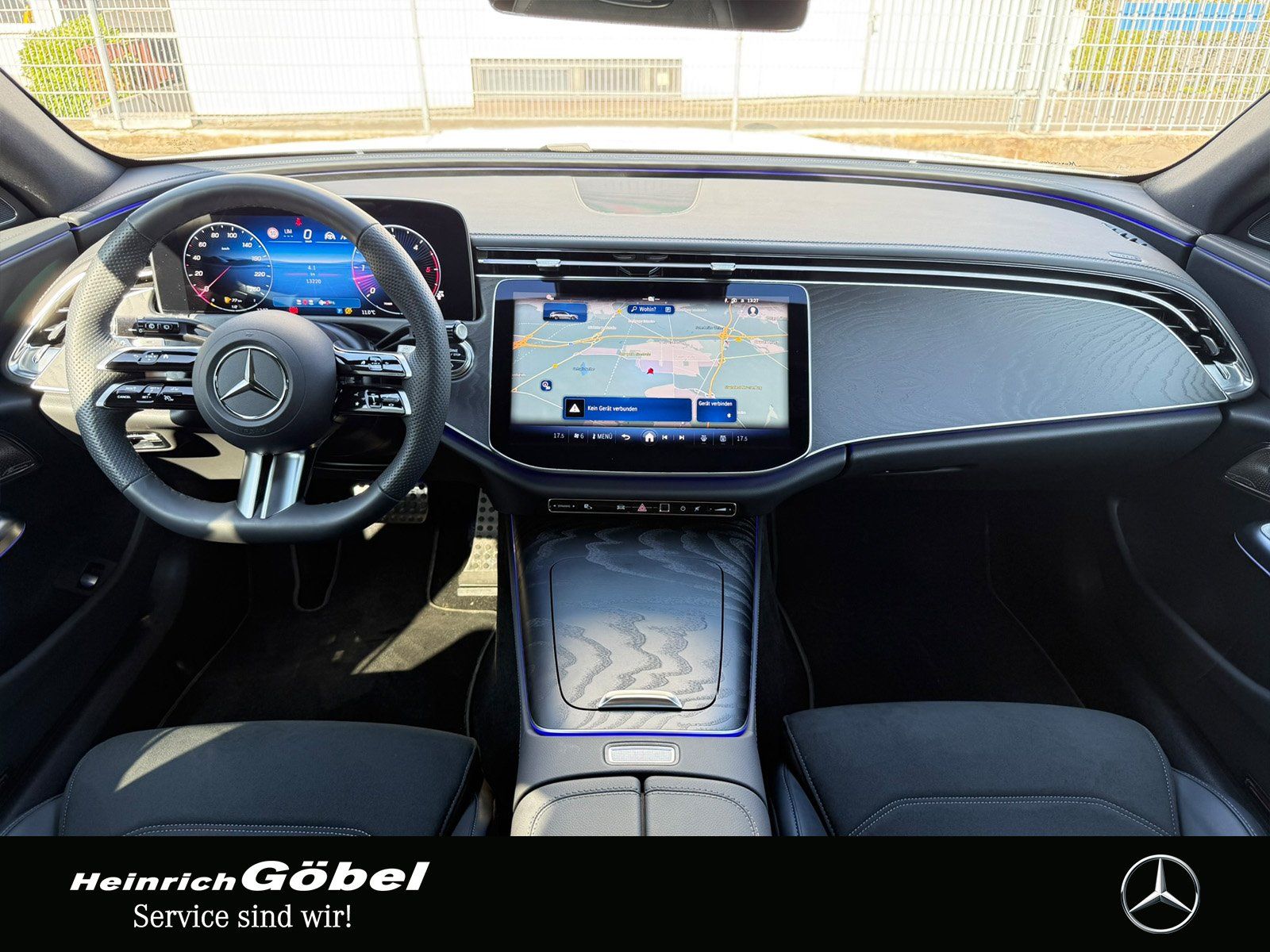 Fahrzeugabbildung Mercedes-Benz E 220 d T AMG*AHK*PANO*BURMESTER*DISTRONIC*TOTWI