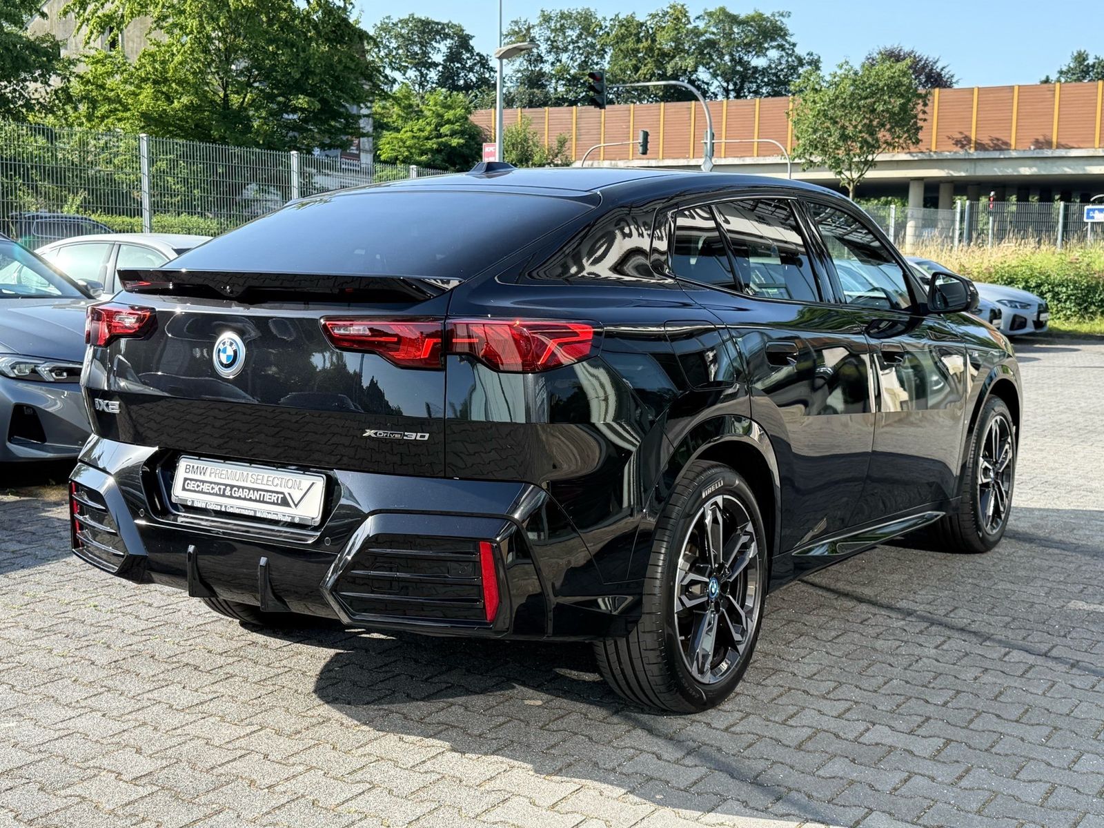 BMW iX2 - Bild 2
