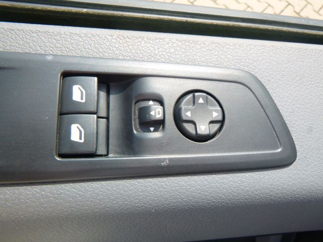 Fahrzeugabbildung Peugeot Expert 1,5 Blue HDi L2 >38.577KM/8Sitze/Navi/PDC
