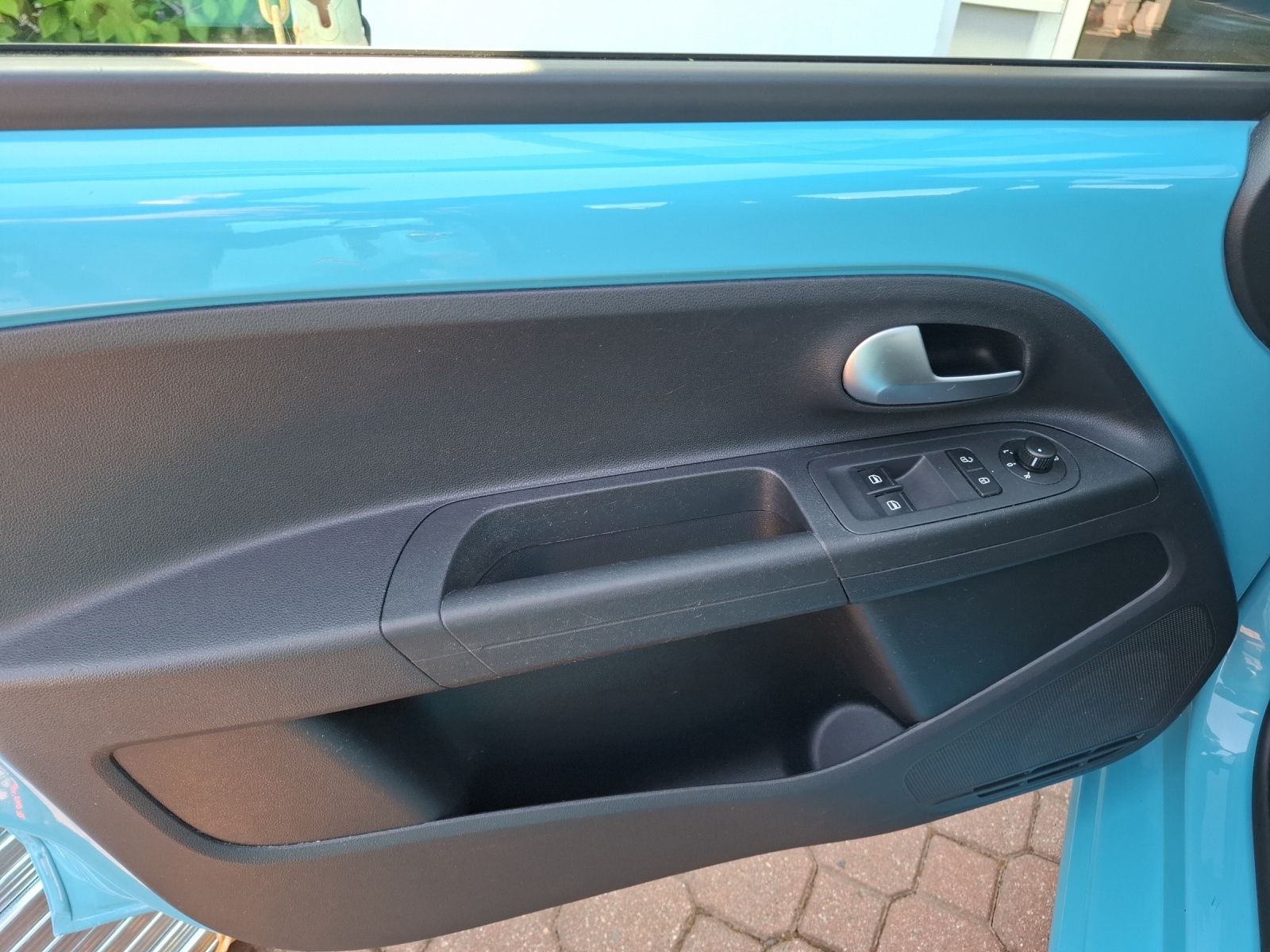 Fahrzeugabbildung Volkswagen up! 1.0 Klima DAB SH