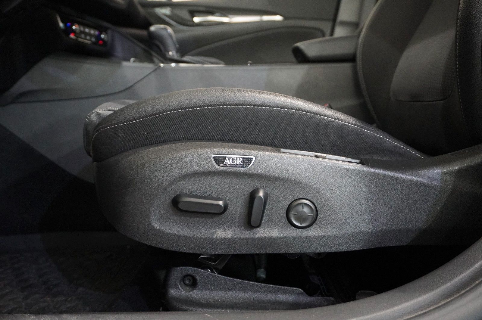 Fahrzeugabbildung Opel Insignia B ST 2.0D BUSI. 4X4 NAVI/LED/KAMERA/DAB