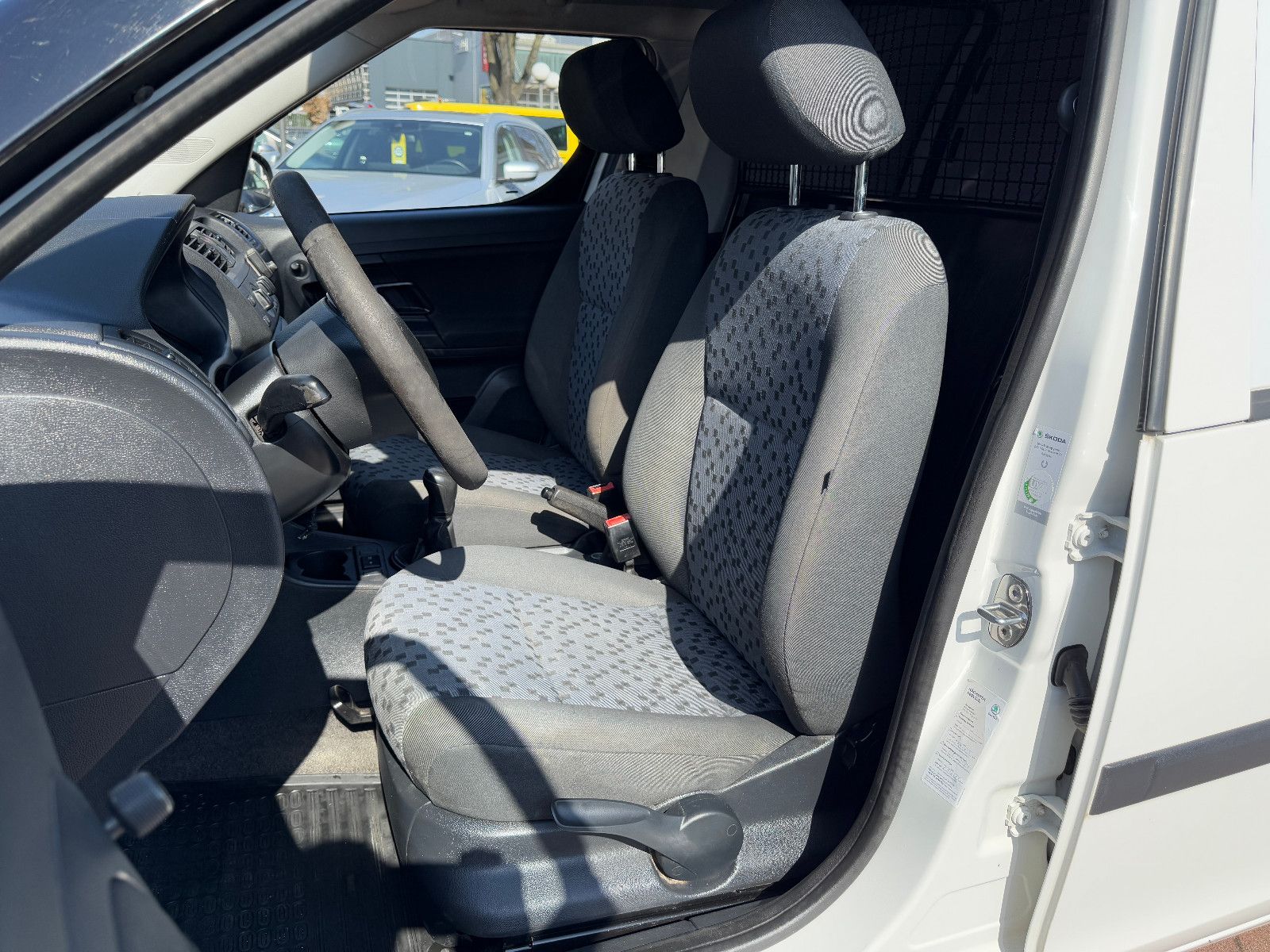 Fahrzeugabbildung SKODA Roomster Praktik 1.6 TDI 1.HAND SKODA SCHECKHEFT