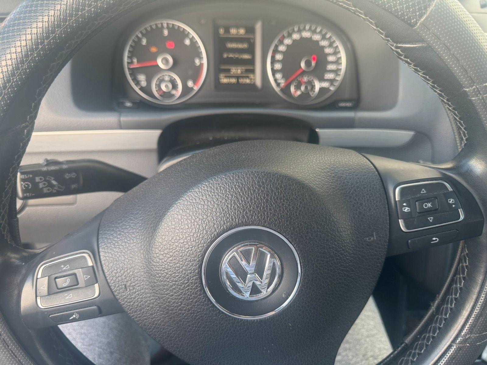Volkswagen Touran 2012 — photo 8
