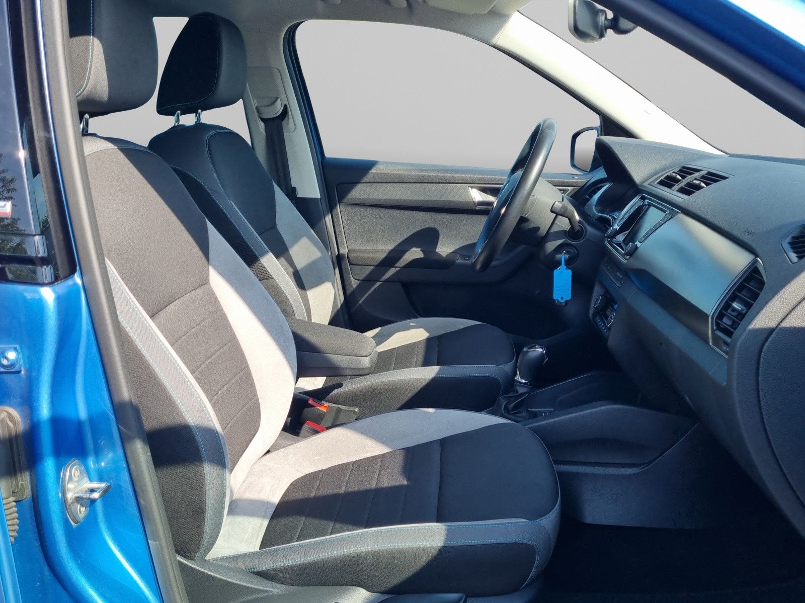 Fahrzeugabbildung SKODA Fabia Combi Joy 1,2 TSI DSG Navi GRA PDC