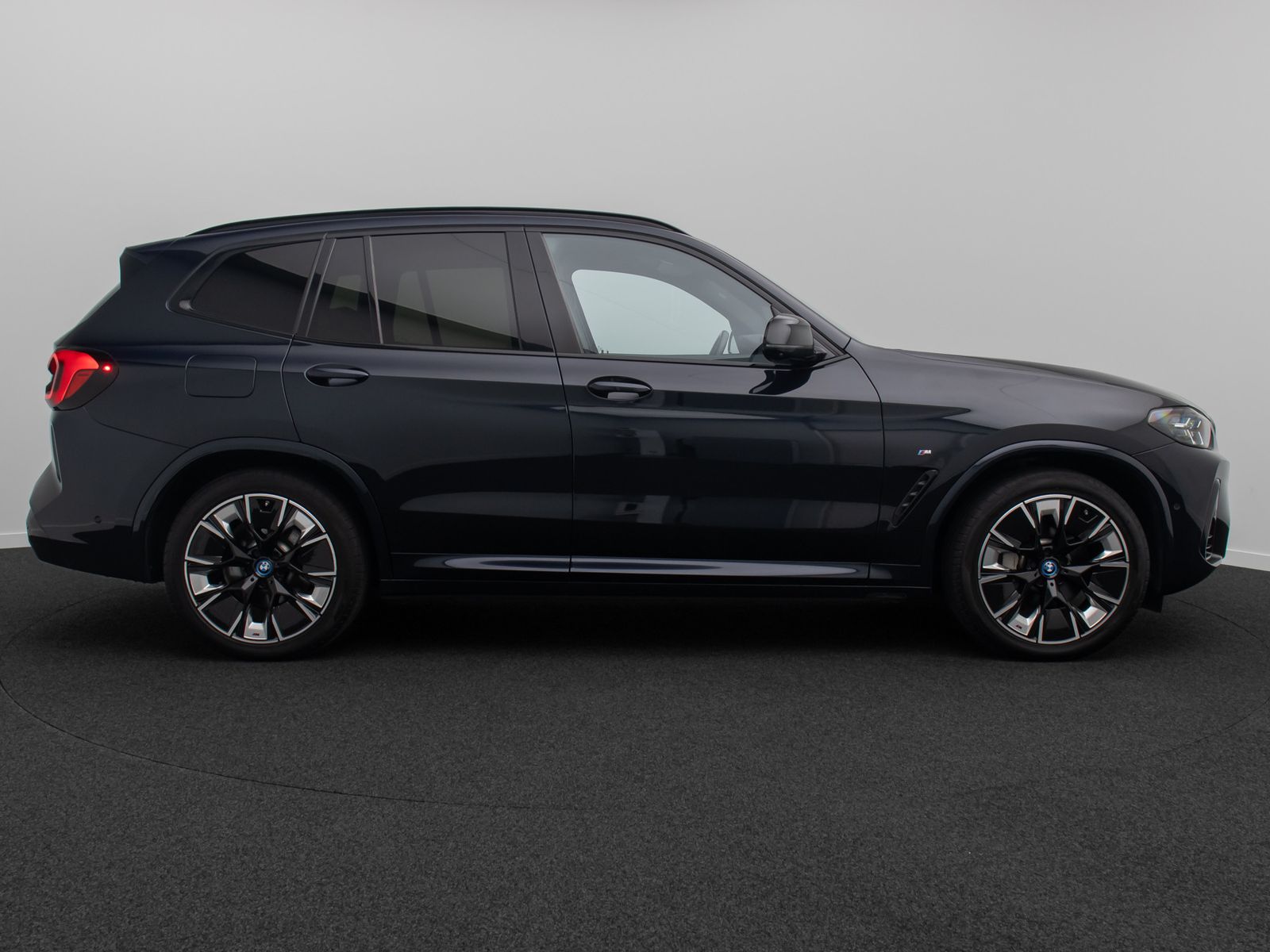 Fahrzeugabbildung BMW iX3 IMPRESSIVE H/K 360&deg;Panorma HUD DAB Sport 20"