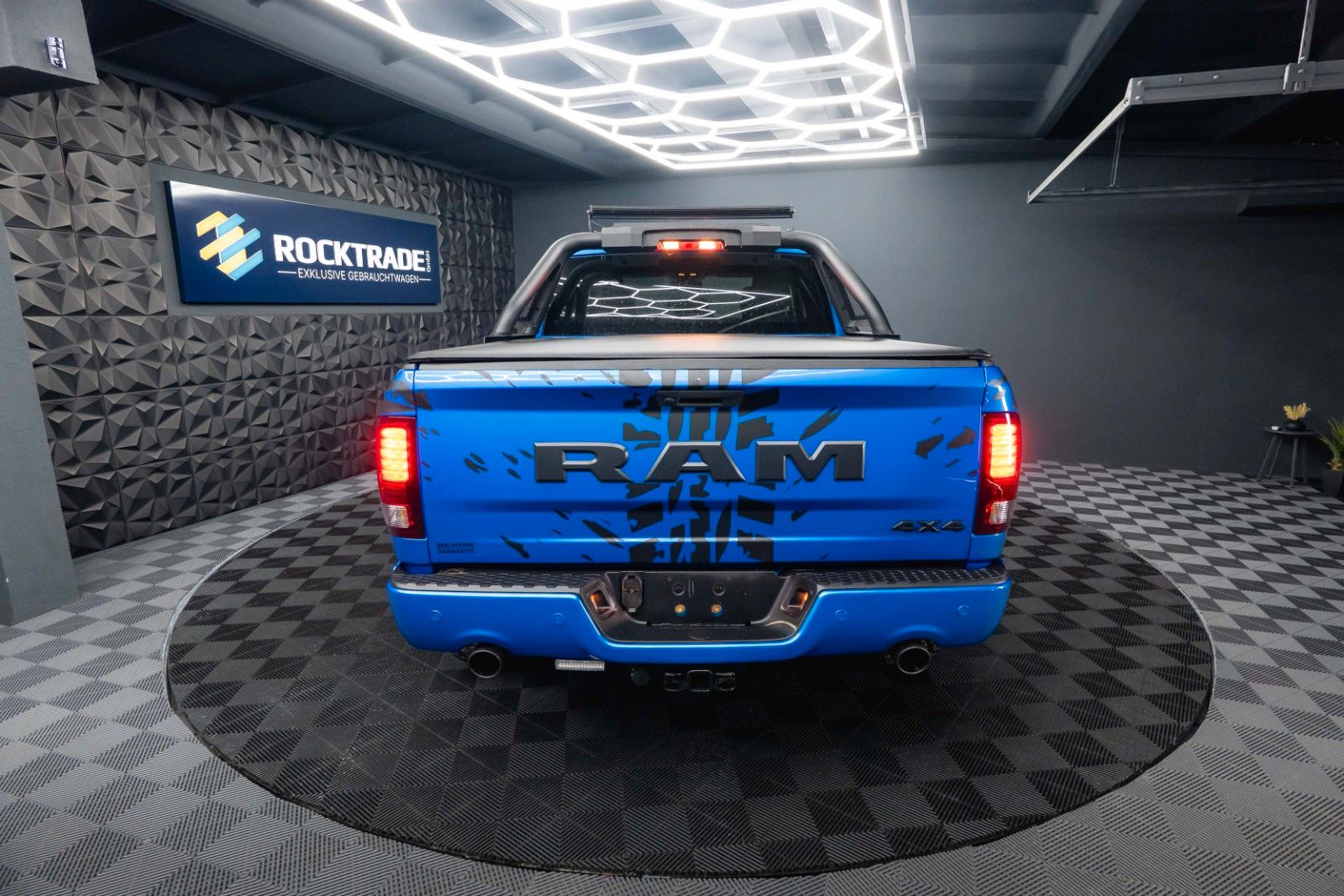 Fahrzeugabbildung Dodge RAM 5.7 V8 HEMI 4x4 OFFROAD Night-Paket *LED*