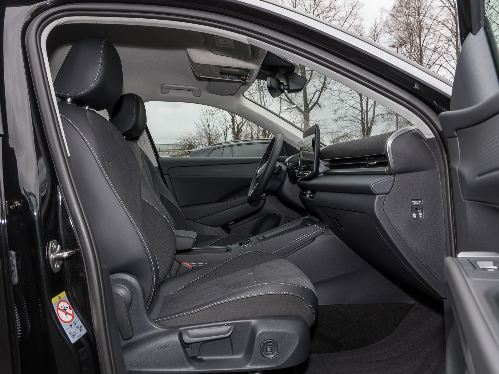 Volkswagen T-Roc 1.5 eTSI DSG Style NAVI AHK AREAVIEW IQ-LI imagem 3