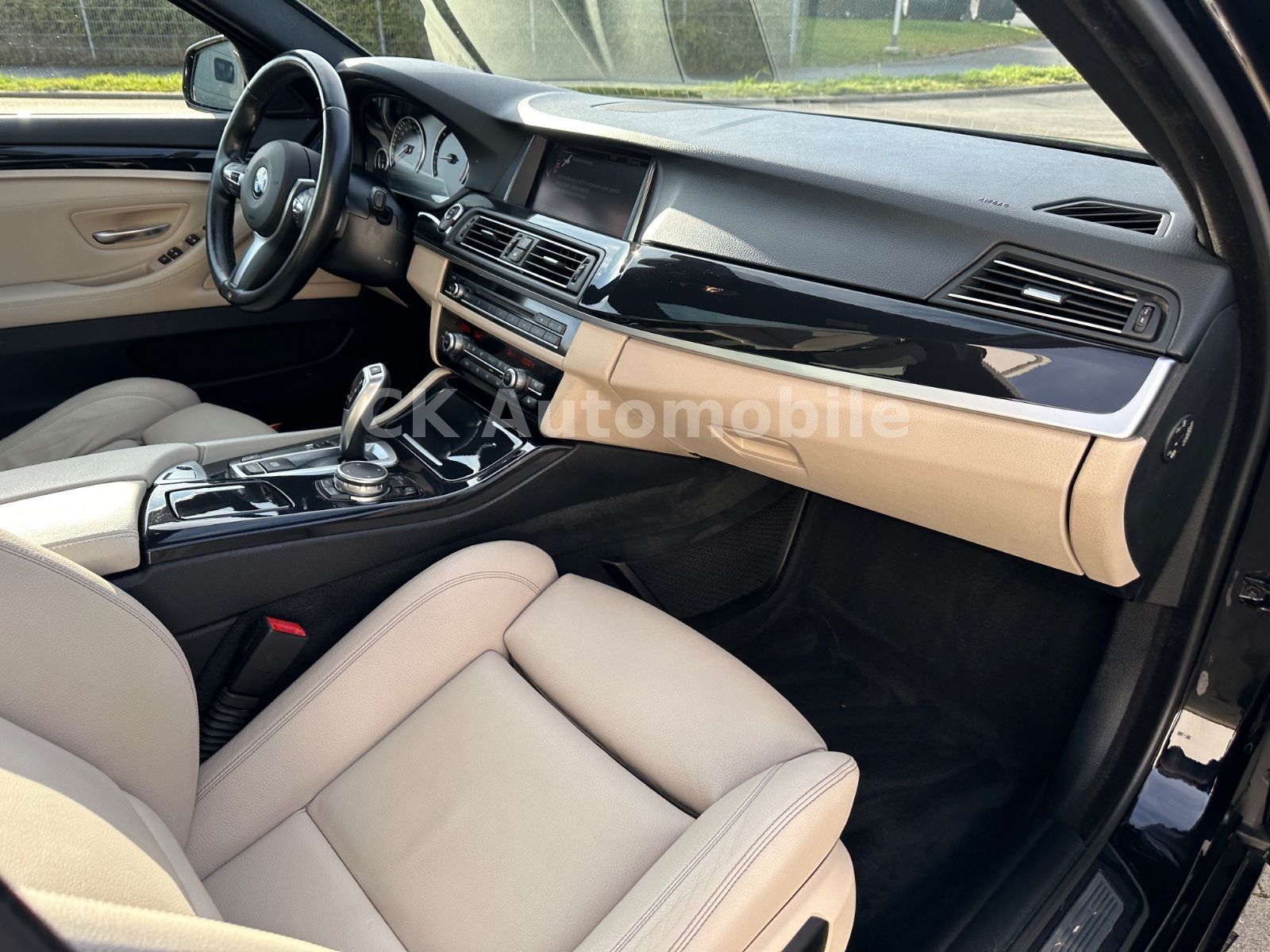 Fahrzeugabbildung BMW 520d Touring M-Sport/Shadow-Line/Navi/Pano/Kam.