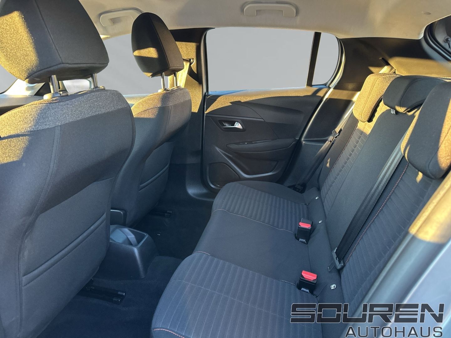 Fahrzeugabbildung Peugeot 208 1.2 PureTech 100 Active Pack Apple CarPlay+A