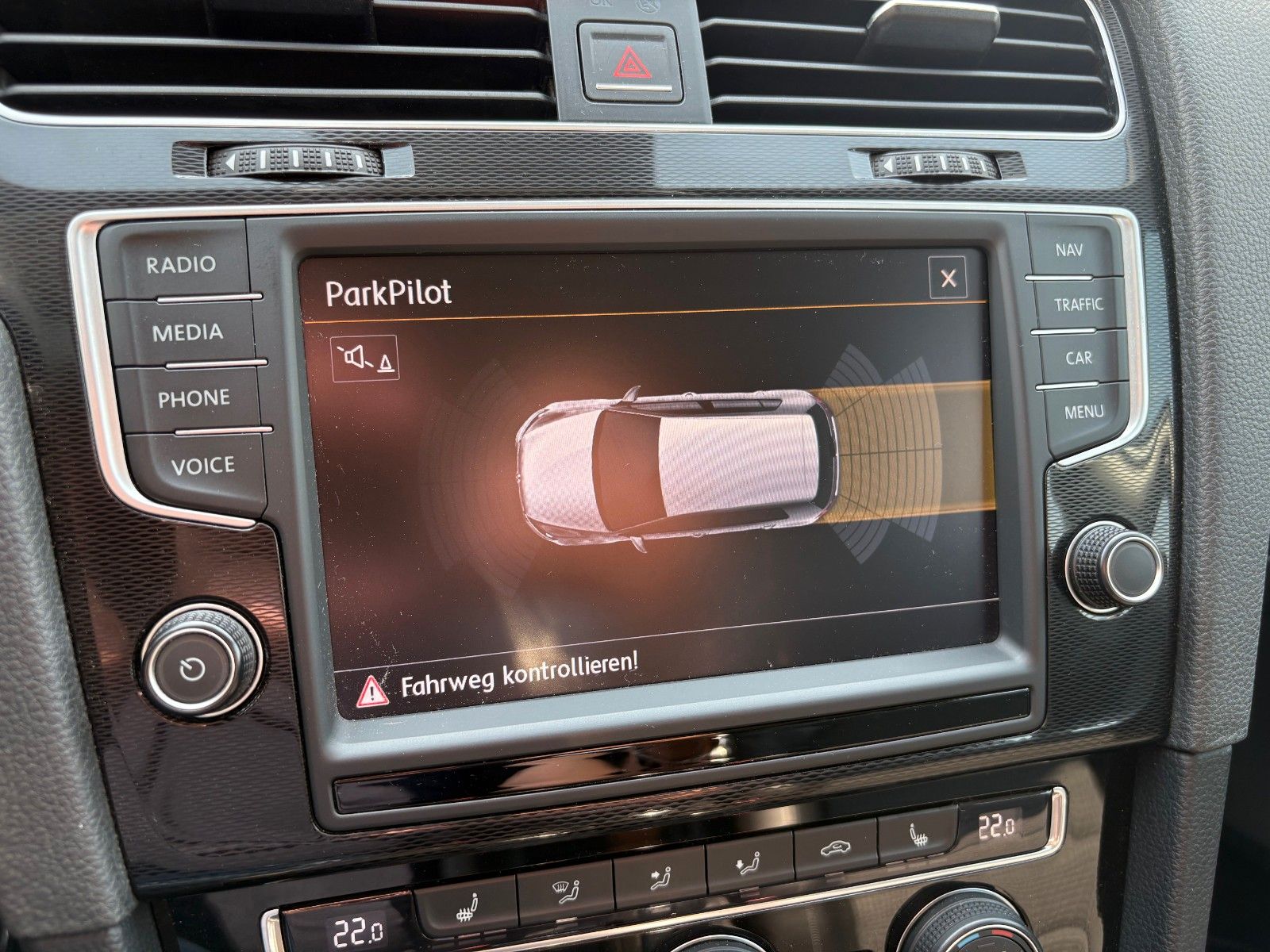 Fahrzeugabbildung Volkswagen Golf VII 2.0 TDI HIGHLINE Navi Xenon Leder SPORT