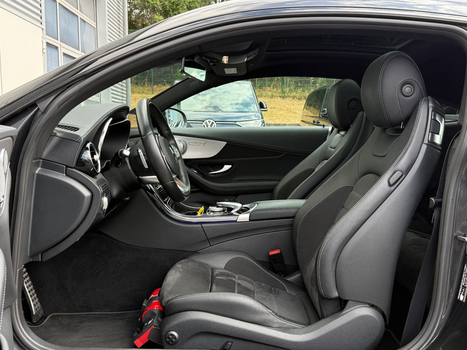 Fahrzeugabbildung Mercedes-Benz C 220d Coupe AMG Burmester Pano Night-Paket 360°