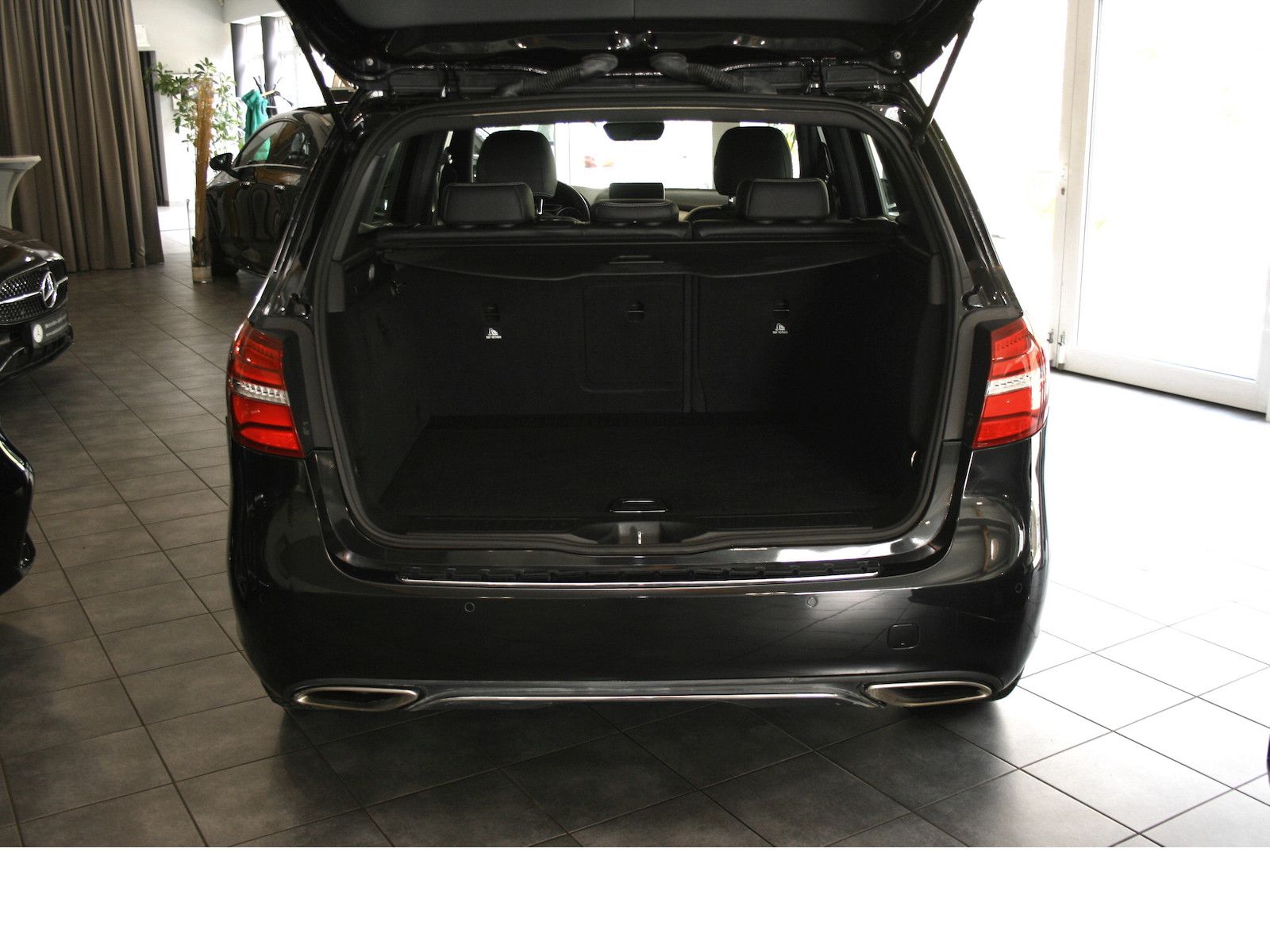 Fahrzeugabbildung Mercedes-Benz B 180 Urban *Automatik*LED*Navi*Totwinkel*AHK
