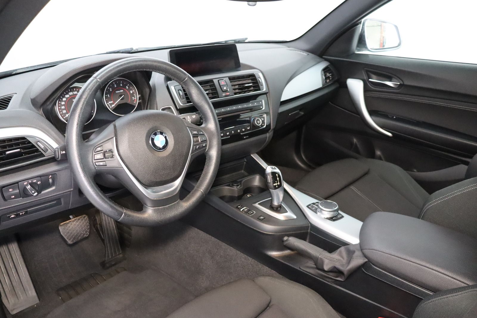 Fahrzeugabbildung BMW 220 i M Sport Coupe Bi-Xenon * Navi * PDC