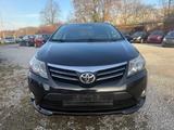 Toyota Avensis Touring Executive 2,2-l-D - Toyota Avensis Executive mit Diesel-Antrieb
