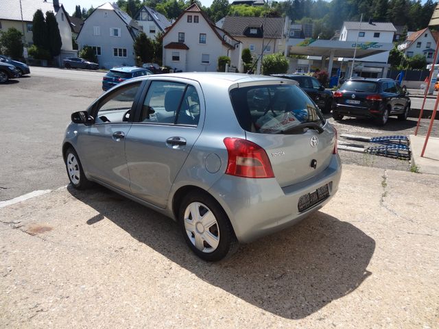 Fahrzeugabbildung Toyota Yaris Cool/1.Hand/59.000km/Klima/8-fach Bereift/