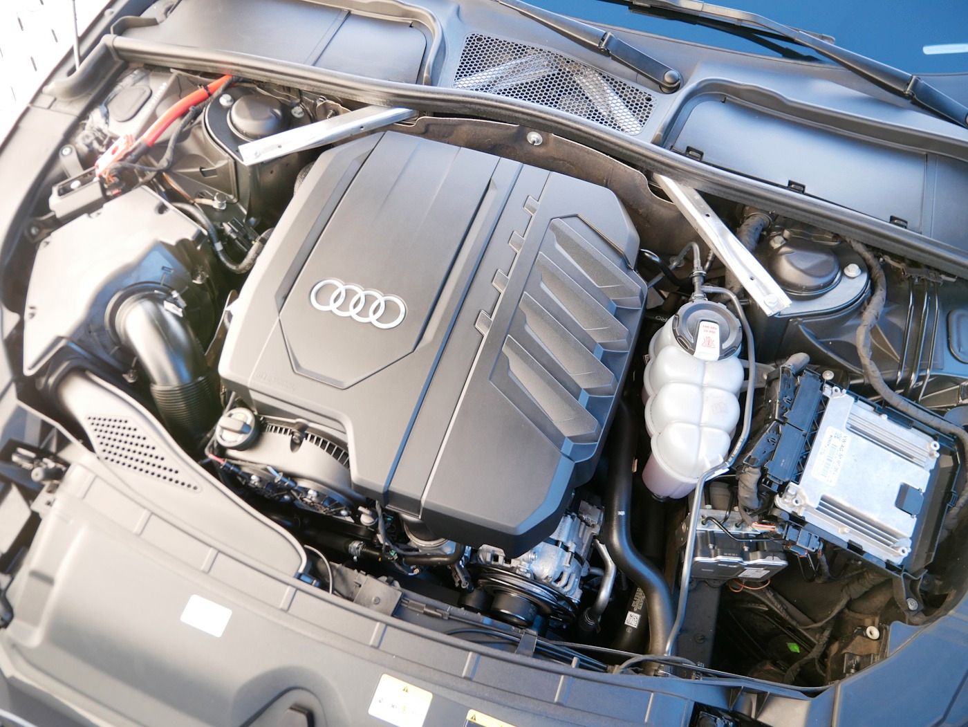 Fahrzeugabbildung Audi A4 2.0 TFSI Avant NAVI SHZ PDC Klimaautomatik LE
