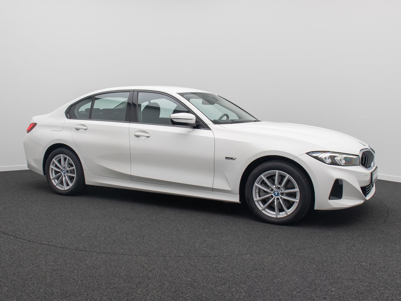 Fahrzeugabbildung BMW 330e GeschwindigReg PDC CockpitPlus DAB Sport