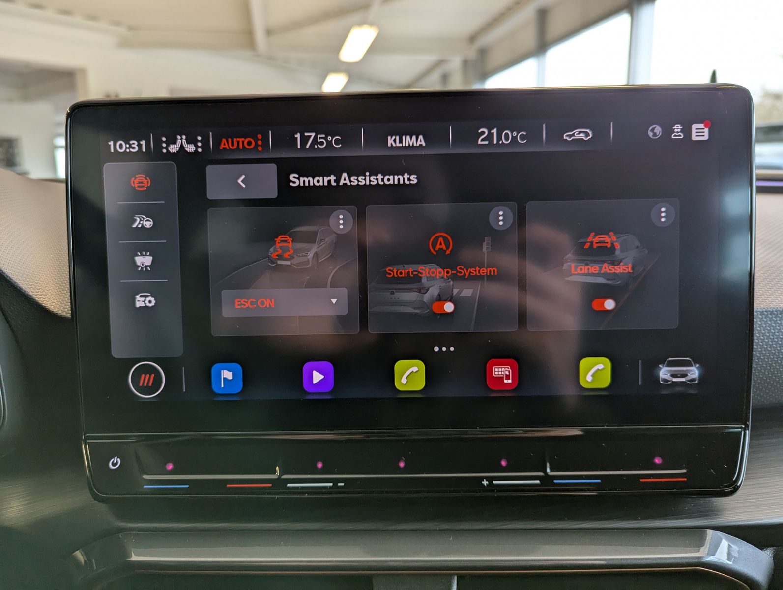 Fahrzeugabbildung CUPRA Leon 1.5eTSI DSG Matrix Cam Vision+ Full Link